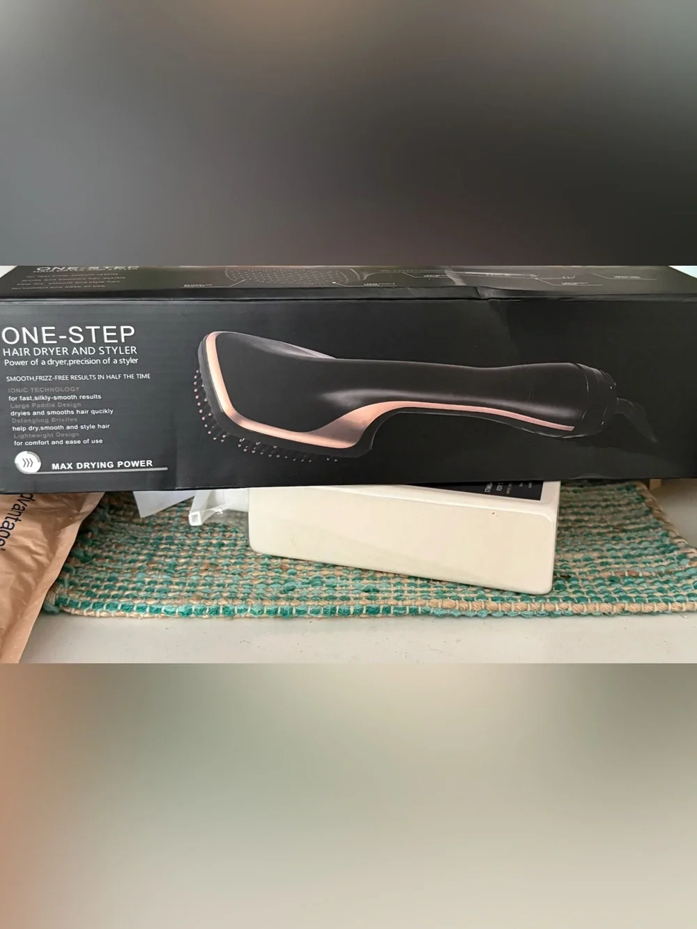 🌷NEW🌷One-Step Pink and Black Hair Dryer and Styler Brush